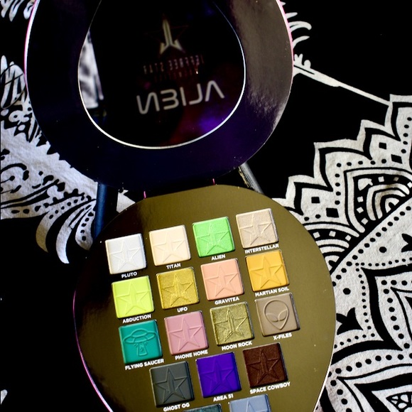 Jeffree 🌟 Alien Palette - Picture 8 of 9